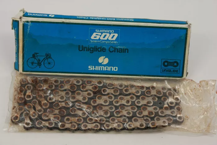 NIB/NOS Shimano 600 Uni-Glide Chain: CN-6208 Gold